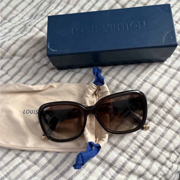 Louis Vuitton Black and Brown Women's Sunglasses - Picture 1 of 6